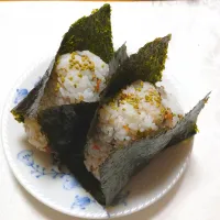7/13の夜勤弁当
ちりめんと昆布、梅干しの混ぜ込みおにぎり🍙| 卯月さん