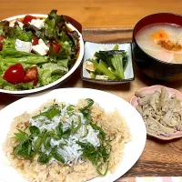 しらす大根おろしの生姜ごはん　サラダ　豚汁　えのきマリネ　小松菜と揚げの煮浸し|🍮ぷりぷりざえもん🍮さん