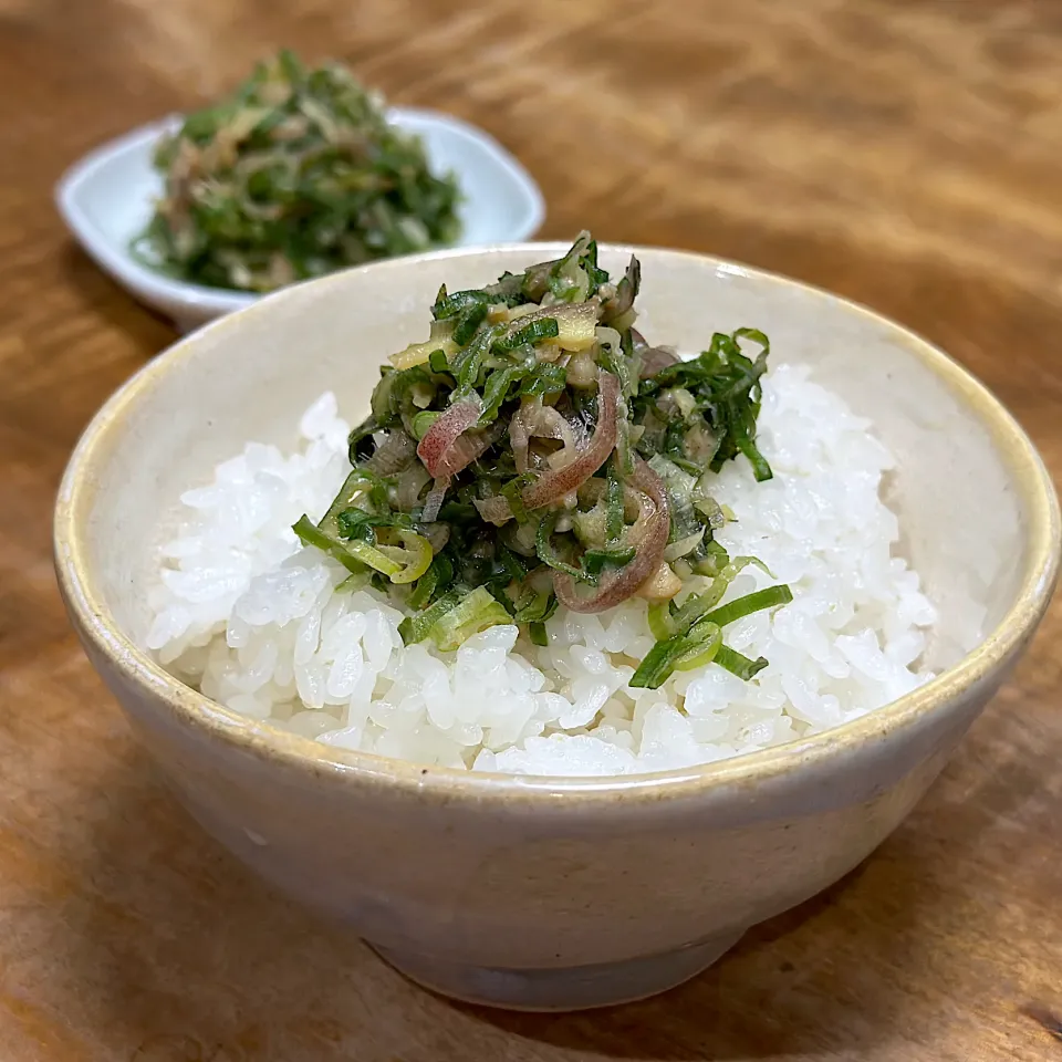 由美さんの料理 『備蓄品でいざ飯！チャレンジ』朝ごはんのお供に薬味をつぶみそで和えました🍚|くまちゃんさん