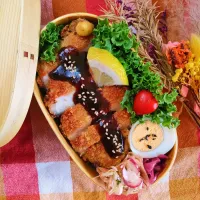 今日のわっぱご飯

トンカツ弁当
　トンカツ
　季節のお野菜
　ゆで卵

美味しくできました✨
