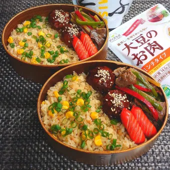 Snapdishの人気料理写真:母とムスコのラブラブおソロ♪備蓄品でいざ飯!中華風とうもろこし混ぜご飯弁当