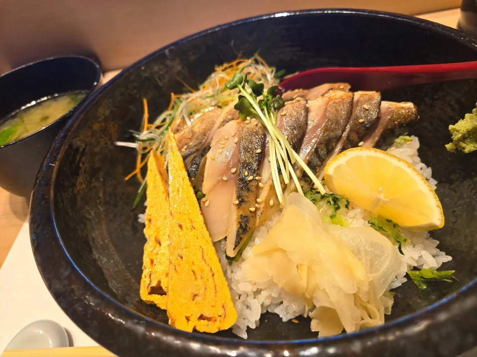 炙りしめ鯖丼|しあるさん