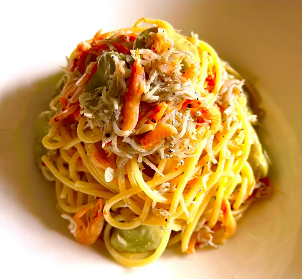 リモートワークのおひとり様ランチ🍴桜海老としらすと空豆の アーリオ・オーリオ・エ・ペペロンチーノ|KANAさん