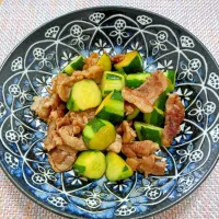 キュウリと豚肉の炒め物|あやもこさん