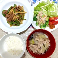 青椒肉絲とブロッコリーカニカマサラダと春雨スープ|おしゃべり献立さん