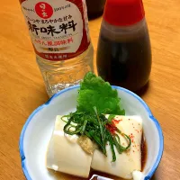 冷奴 醤油やポン酢で冷奴はイマイチ いつも冷奴用の自家製タレを作る 今回は日の出新味料を使用|🐈⸒⸒⸒⸒つるのダンス🐈🐾さん