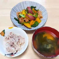 2025 0715　さつまいもと豚肉のてり煮　豆腐とわかめのお味噌汁| いもこ。さん