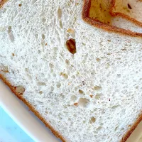 おっさんクッキング　くるみ入り食パン🍞|ひげおやじさん