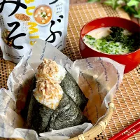 ツナみそマヨおにぎり＆冷たいみそ汁