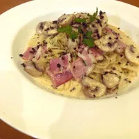 マッシュルームとベーコンのポルチーニ風味のクリームパスタ|AMERICAN BEER BAR XYZさん