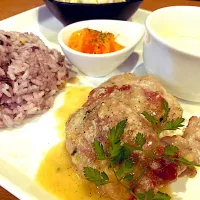 ポークヒレのサルティンボッカ風　チーズのソース|AMERICAN BEER BAR XYZさん