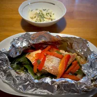赤魚のガリバタホイル焼きと、玉ねぎとスプラウトのマヨサラダ|もえさん