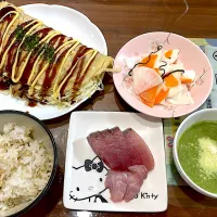 鰤の刺身　かぶの葉のポタージュ　かぶと人参の酢の物　豚バラ卵入りキャベツ焼き|おさむん17さん
