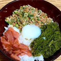 ☆温玉いか明太めかぶ納豆丼|まぁたんさん