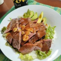 牛ミスジステーキ丼　絶品料理最高| マイキーさん