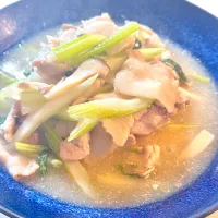 セロリと豚肉、エリンギの塩炒め|Megさん