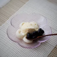 バニラアイスに♡                                         ほっくり 美味しい 栗豆の甘煮と♡ ﾟ+｡:.ﾟ
白玉粉と絹ごし豆腐のMIXの白玉団子♡|ohanaさん