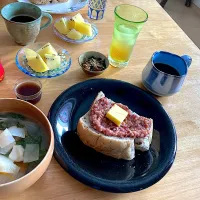 朝焼きライ麦食パンで発酵あんバターパン🫘|さくたえさん