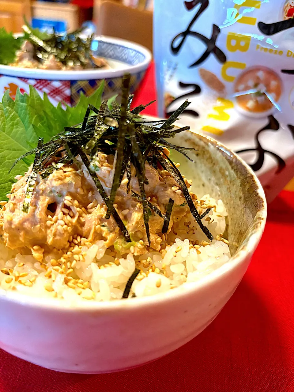 ツナマヨみそ丼🐟|おかちさん