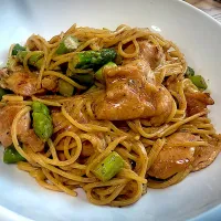 鶏肩肉とアスパラのエビクリームソースパスタ| さくたろうさん