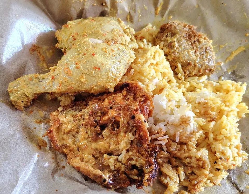Malay food 👍😋😍spicy coconut curry super delicious with rice tender chicken leg, potato begedil yummy, fried spicy egg 😋Shima's kitchen|🍒lynnlicious🍒さん