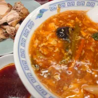 【1952年創業1954年移転】 
新珍味 
半北京大滷麺 （半ターロー麺、850円） 
＋清蒸鶏（むしどり、580円） 
＠池袋2分
25190
〈醤98塩27噌󠄀15タ7昆9出9F11
冷13混1〉