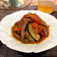 牛肉と夏野菜のオイスターソース炒め🥢|Saori.Sさん