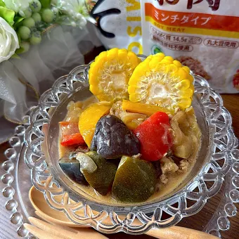 Snapdishの人気料理写真:つぶみそで作る大豆のお肉と夏野菜たっぷりラタトゥイユ✨