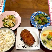 頂き物チーズメンチカツ　色々野菜のミルクスープ　オクラの胡麻和え　かぶときゅうりの梅おかか和え| おさむん17さん