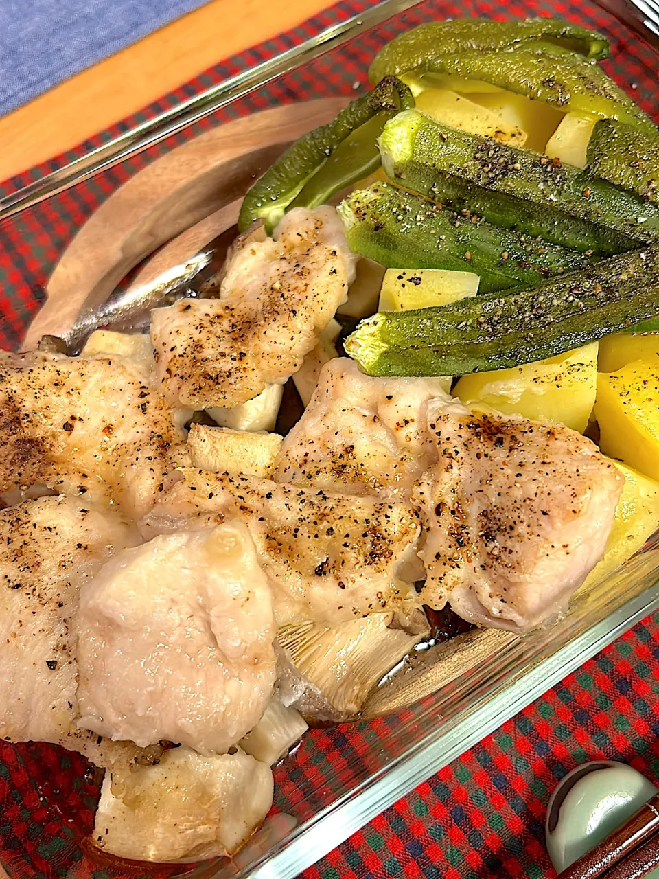 万能鶏むね肉と野菜のオーブン焼き|トモさん
