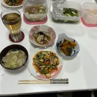 作り置き色々と晩御飯☆甘酢漬け色々☆アブラカレイの煮付け☆かぼちゃの炊いたん☆ほうれん草の卵炒めとラタトウィユ☆みそ汁（キャベツ・しめじ・わかめミックス）|Saharaさん