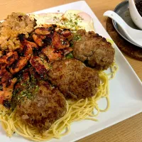 ミックスグリル　ハンバーグジャポネソース　鶏肩肉の和風炒め　豚肉のカレー炒め|さくたろうさん