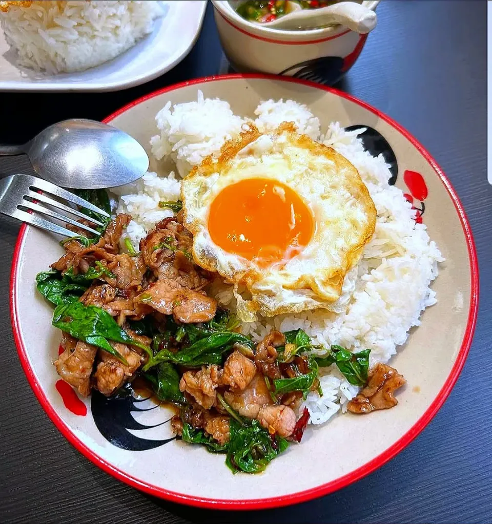 Stir-fried Thai Holy Basil w/ Pork Neck Topped w/ Crispy Fried Egg aka 'Pad Gaprao San Kor Moo & Kai Dao' 🐷🍚🍳🌶🌶🤤 |An'leeさん