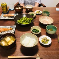 焼き鮭、枝豆、ほうれん草の胡麻和え、もずくと豆腐の味噌汁、オクラのおかか和え|タロッカ主夫見習いさん