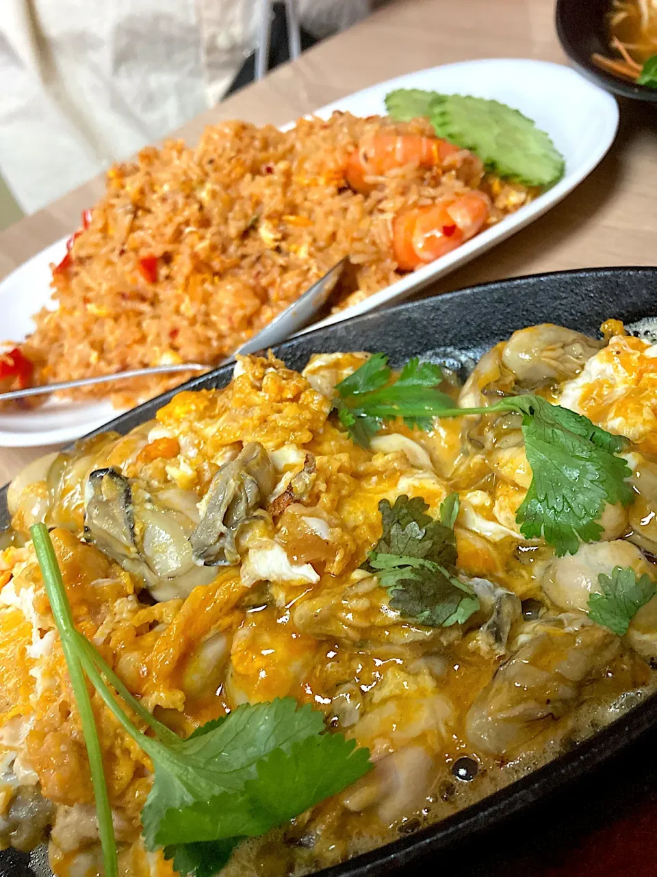 オイスターオムレットとトムヤムクン炒飯|あじょさん