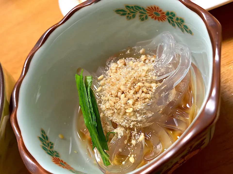 トコロテンにたっぷりのすりゴマと庭のシソ|🐈⸒⸒⸒⸒つるのダンス🐈🐾さん