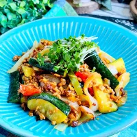 大豆のお肉とズッキーニの豆板醤味噌炒め