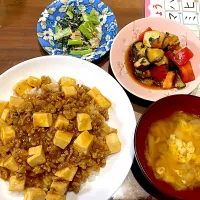 麻婆豆腐丼　キャベツと卵の味噌汁　なすとトマトの香味和え　小松菜とツナのマヨ和え|おさむん17さん