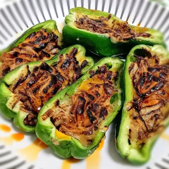 Snapdishの人気料理写真:【高コスパ激ウマ酒肴🎯】冷え冷えパリッパリ！夏にはコレ！冷ピーマン&スタミナ納豆と溶けるチーズの炙り🍻