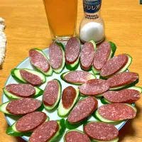 料理を作りながら私は大好きなキュウリとカルパスにアジ塩のツマミを食べながら キュウリは厚め、カルパスは薄めに切るのがコツ アジ塩は食べる時に軽く振って|🐈⸒⸒⸒⸒つるのダンス🐈🐾さん
