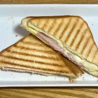 ☆ハムチーズホットサンド| まぁたんさん
