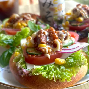 Snapdishの人気料理写真:焼鳥缶で夏ピザ ~みそ照りマヨ