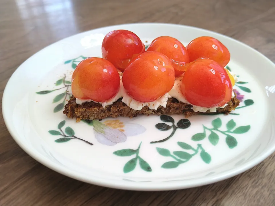 さくらんぼのタルト|古尾谷りかこさん