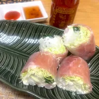 頂いたライスペーパーで生ハムクリームチーズ春雨、キャベツ、大葉、えびをくるくる|ochihekoさん