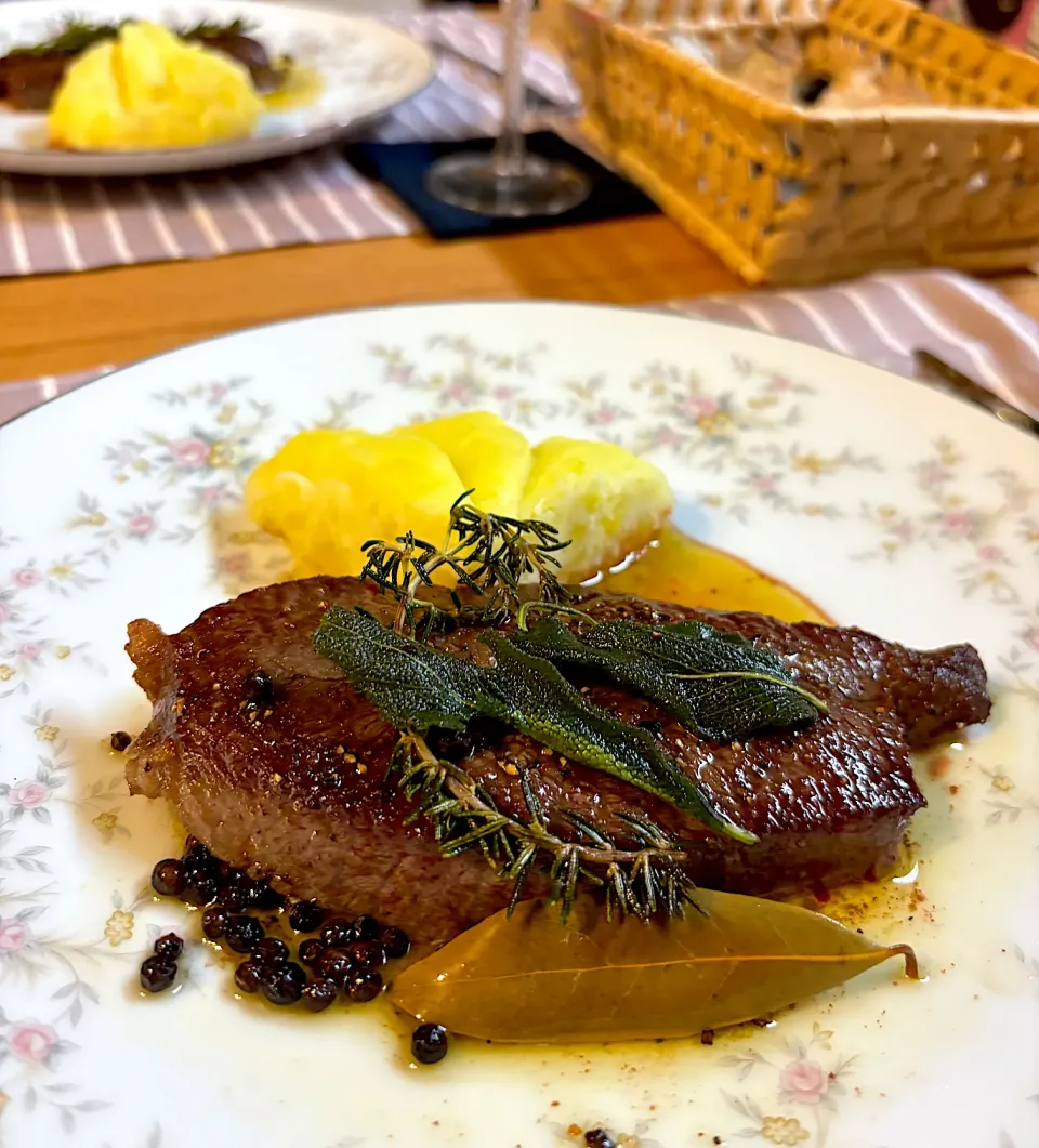 ハーブオイル焼きのステーキ|かおポンさん