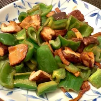 椎茸とピーマンのバタポン炒め|Yuki Kamogawaさん