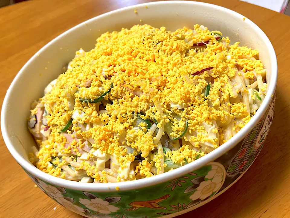 スパゲティサラダ 魚肉ソーセージ発祥地ならでは、ポテト、マカロニサラダには必ず昭和の初めから稼働してるマルハ旧本社工場でできる魚肉ソーセージ必須|🐈⸒⸒⸒⸒つるのダンス🐈🐾さん