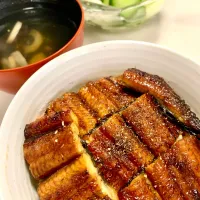 Unagi Kabayaki Fillet (on a bed of rice)|gonbenさん