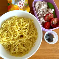 つけ麺🍜冷しゃぶサラダ🥗