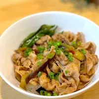 【夏休み】豚肉と茄子のピリ辛丼【アルモンデランチ】|tamicoさん